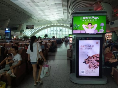全速前進(jìn)！三雄極光高鐵廣告霸屏千里