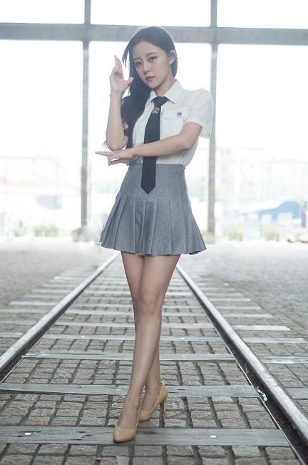 WCG現(xiàn)場驚現(xiàn)高顏女粉絲，顏值不輸?shù)消悷岚?/></p><p>大長腿，好想看她表演“熱巴坐”</p><p align=