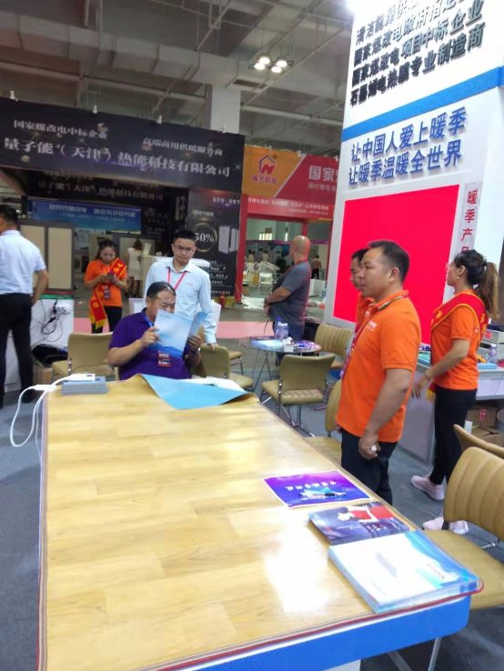 暖季地暖科技酒泉分公司甘肅暖通展成功參展！清潔供暖大勢(shì)所趨