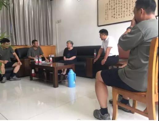 玉松汝瓷“八一”慰問部隊官兵