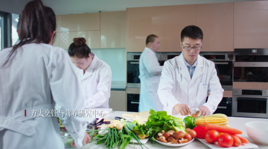 方太問(wèn)鼎2019中國(guó)蒸箱行業(yè)高峰論壇匠心智造獎(jiǎng)，訴說(shuō)方太蒸箱10年匠心之路