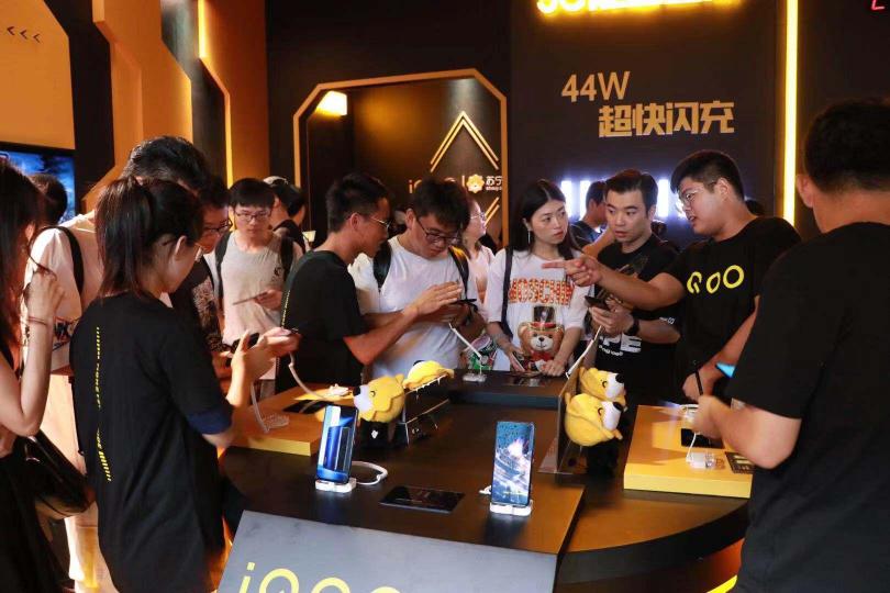 vivo第一臺5G手機蘇寧售出，全國獨家搶先開售