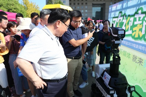 5G應(yīng)用扎堆北師大！ 中國(guó)電信北京公司攜5G+VR打造智慧校園助力迎新