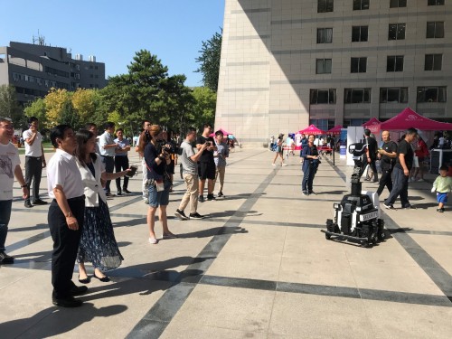 5G應(yīng)用扎堆北師大！ 中國(guó)電信北京公司攜5G+VR打造智慧校園助力迎新
