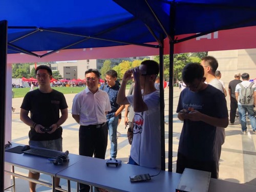 5G應(yīng)用扎堆北師大！ 中國(guó)電信北京公司攜5G+VR打造智慧校園助力迎新