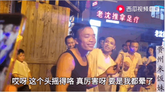 凌晨?jī)牲c(diǎn)的萬(wàn)盛街，流離失所的夢(mèng)想流浪