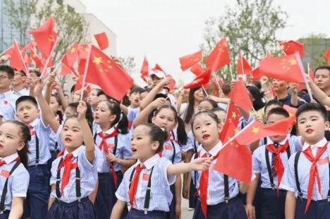 迎國慶！阿爾法蛋出鏡央視#我和國旗同框#活動