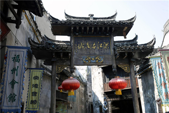 蘇寧“火箭哥”的8年古城守護(hù)路：跨過(guò)山和大海?，也穿過(guò)人山人海