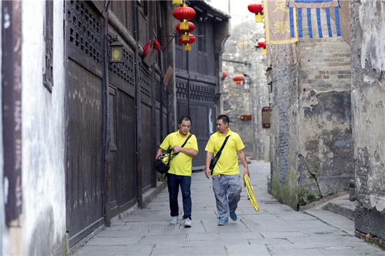 蘇寧“火箭哥”的8年古城守護(hù)路：跨過(guò)山和大海?，也穿過(guò)人山人海