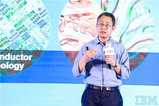 IBM謝東、周憶、沈川燕三大首席官與大學(xué)生面對(duì)面：品味藍(lán)色經(jīng)典