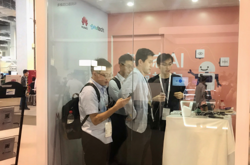 華為云聯(lián)合Emotech，發(fā)布全球首個(gè)多模態(tài)英語(yǔ)助教方案