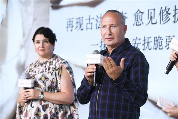 馥蕾詩(shī)、法國(guó)嬌蘭奢華面霜線上首發(fā) 大牌為何獨(dú)愛(ài)天貓小黑盒？