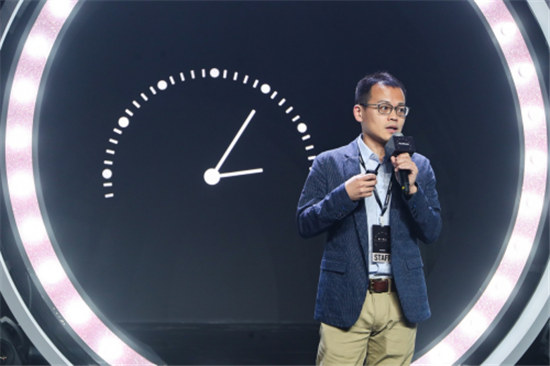 獨一有二，迪麗熱巴優(yōu)雅出席2019GARMIN佳明北京智能腕表新品發(fā)布會