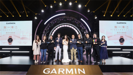 獨一有二，迪麗熱巴優(yōu)雅出席2019GARMIN佳明北京智能腕表新品發(fā)布會