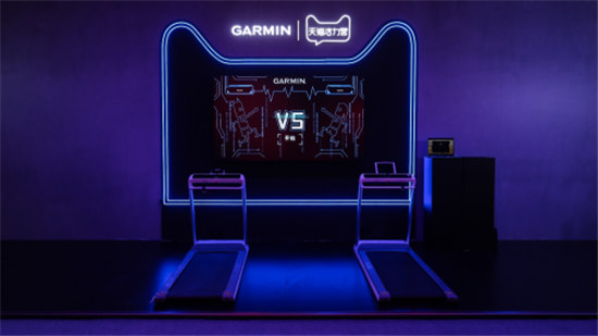 獨一有二，迪麗熱巴優(yōu)雅出席2019GARMIN佳明北京智能腕表新品發(fā)布會
