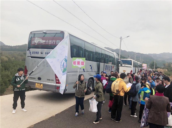 灌注一點愛，首汽約車巴士出行讓綠色永存