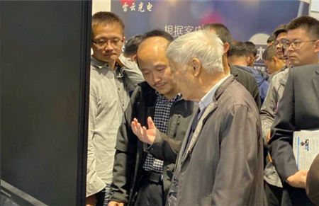 CDIMA｜易誠高科OLED人工智能校準(zhǔn)全棧解決方案獲兩院院士認可