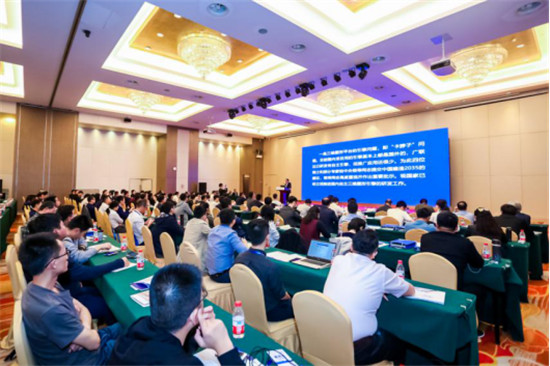 首屆BIM 技術(shù)高峰論壇召開 首發(fā)《中國建筑業(yè)企業(yè)BIM應(yīng)用分析報(bào)告（2019）》
