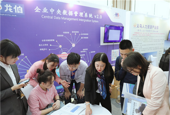 龍伯參展2019中國(guó)（浙江）人博會(huì)，首次對(duì)外現(xiàn)場(chǎng)火爆引關(guān)注