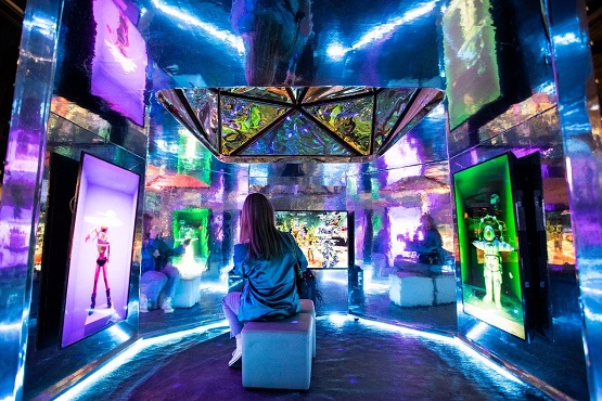 展示國人“家當”，踐行“普惠”理念——微眾銀行《我們的家當》在北京798開展