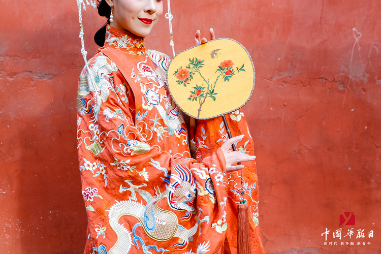 拍立享助陣華服日，畫風(fēng)太美共青團(tuán)中央也打call