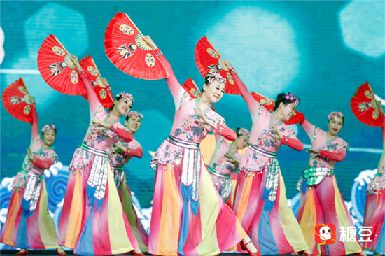 引領(lǐng)中老年美麗新風(fēng)尚 糖豆APP千人年會秀國風(fēng)