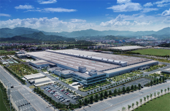 微米精準鑄就頂尖品質(zhì)，劉濤探訪吉利汽車微米工廠