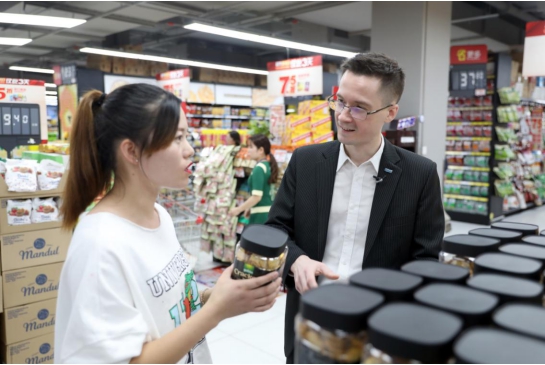 家樂(lè)?！爸袊?guó)通”馬邱的進(jìn)博會(huì)時(shí)間：“總裁買(mǎi)手”優(yōu)選全球好物