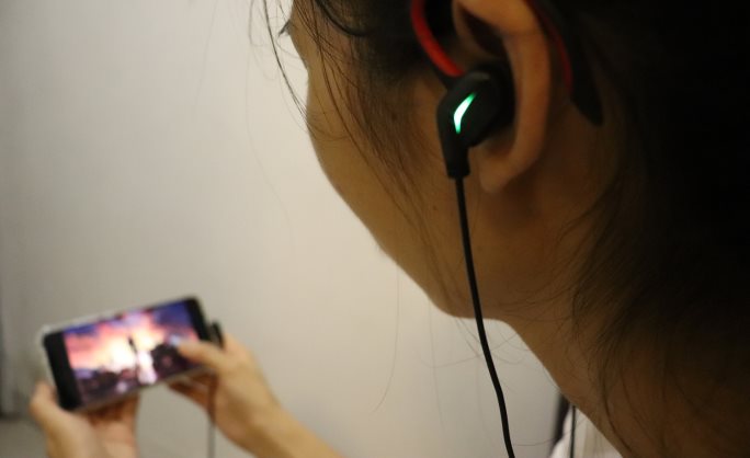 玩手游怎樣缺少一款專業(yè)的神器？倍思C18游戲耳機體驗