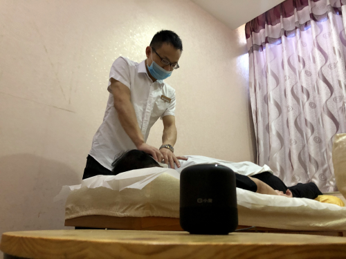 百度AI助盲行動(dòng)落地武漢，盲人按摩師體驗(yàn)AI工作模式