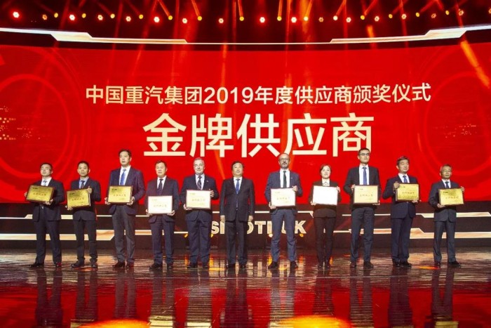玲瓏輪胎榮獲中國重汽集團(tuán)“金牌供應(yīng)商”稱號(hào)！