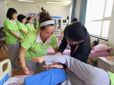 國家出臺(tái)人口老齡化中長(zhǎng)期規(guī)劃 管家?guī)徒ǘ嘣B(yǎng)老體系服務(wù)大眾