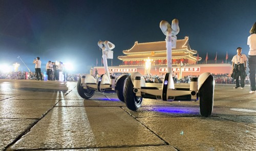 榮耀時(shí)刻！九號(hào)機(jī)器人獲授國(guó)慶聯(lián)歡活動(dòng)指揮部感謝牌匾