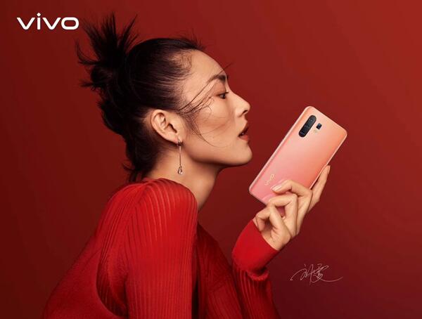 vivo X30 × 劉雯時(shí)尚大片首曝光，高級(jí)質(zhì)感一躍而出