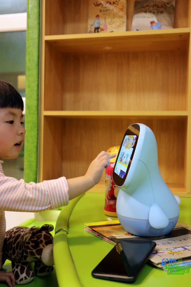 云知聲聰聰AI機(jī)器人體驗：家長育娃的絕佳輔助神器