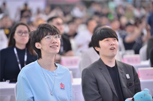 WUCG三亞電競節(jié)狂歡盛會，西伯利亞帶你體驗職業(yè)選手耳機！