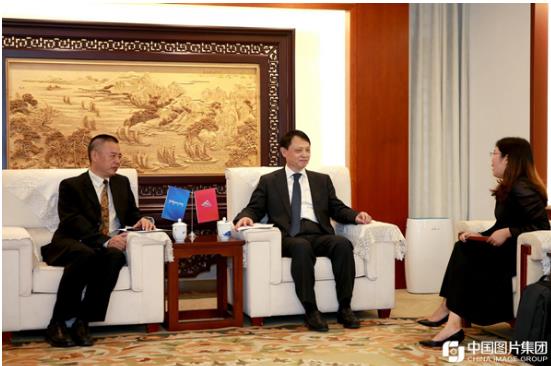 華晨董事長閻秉哲發(fā)表演講，將在改革創(chuàng)新、開放合作等方面尋求突破