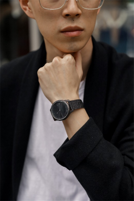 百搭時尚的GarminMove智能手表，讓你的著裝不無聊