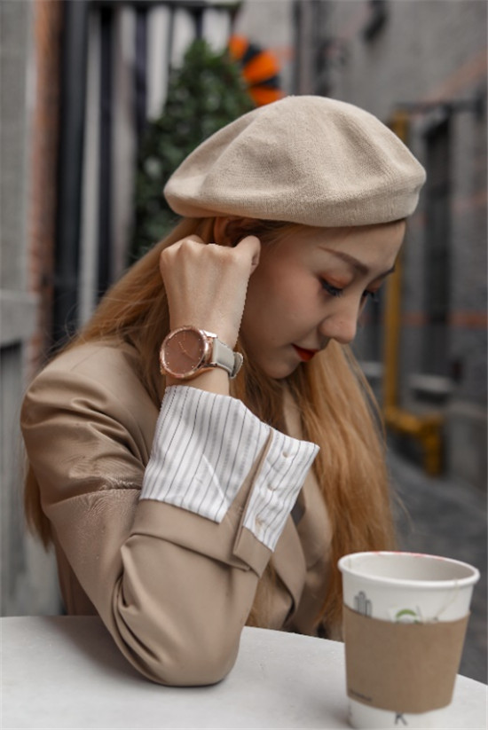 百搭時尚的GarminMove智能手表，讓你的著裝不無聊