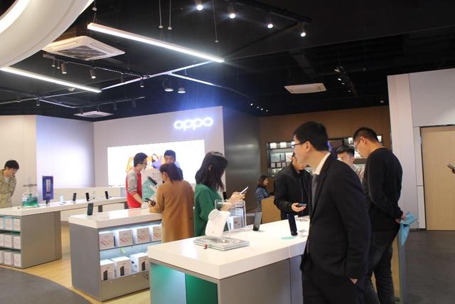 這里巴適的板，京東電器超級體驗店OPPO區(qū)備受星戰(zhàn)球迷追捧