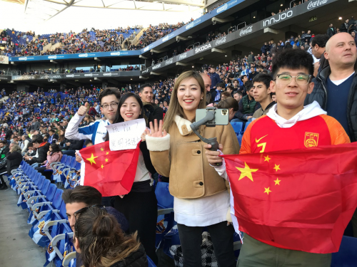 訊飛翻譯機(jī)帶你見(jiàn)武磊，西語(yǔ)翻譯玩轉(zhuǎn)巴塞羅那