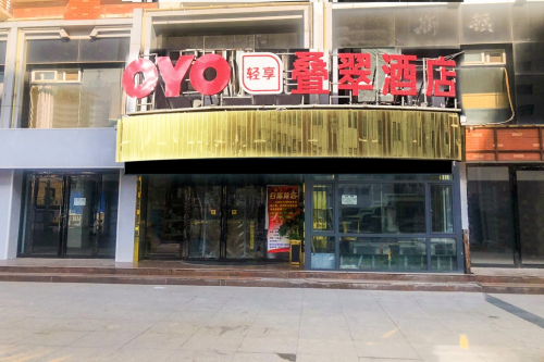 前臺大媽成OYO酒店招牌，服務(wù)熱情顧客就認(rèn)“老姐姐”
