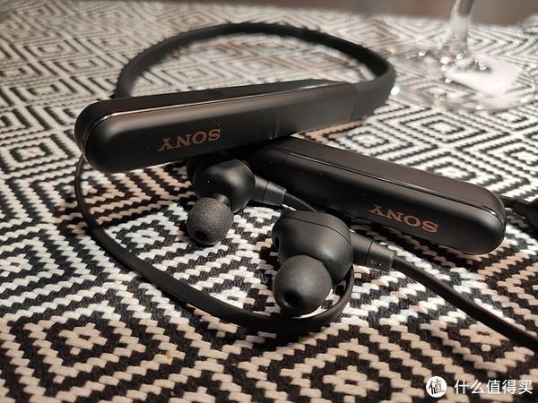 頸掛降噪，新歡還是舊愛？索尼WI-1000 XM2對決BOSE QC30