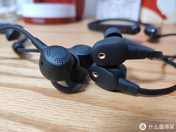 頸掛降噪，新歡還是舊愛？索尼WI-1000 XM2對決BOSE QC30