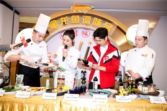 薇婭田亮首度合體，攜手金龍魚以健康點(diǎn)亮新年