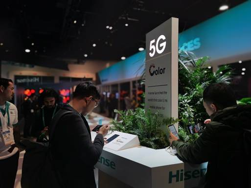告別非黑即白！海信CES推出全球首款彩色水墨屏閱讀手機(jī)