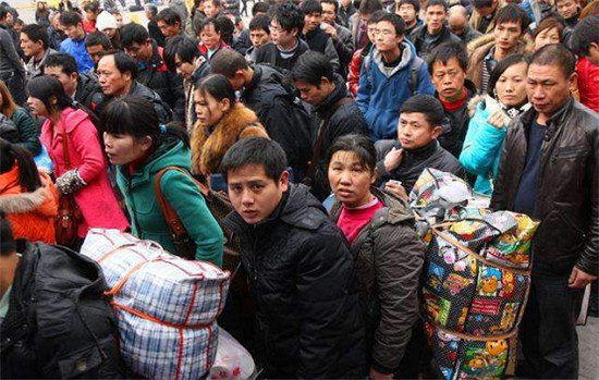 管家?guī)屯瞥龃汗?jié)返鄉(xiāng)保險保障措施 公益贈險為家政服務(wù)員保駕護(hù)航