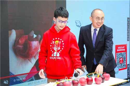 潘石屹拜師編程貓12歲小學(xué)員左奕遠(yuǎn)！并成為“編程貓鄉(xiāng)村編程普及計(jì)劃發(fā)起人”！