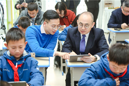 潘石屹拜師編程貓12歲小學(xué)員左奕遠(yuǎn)！并成為“編程貓鄉(xiāng)村編程普及計(jì)劃發(fā)起人”！