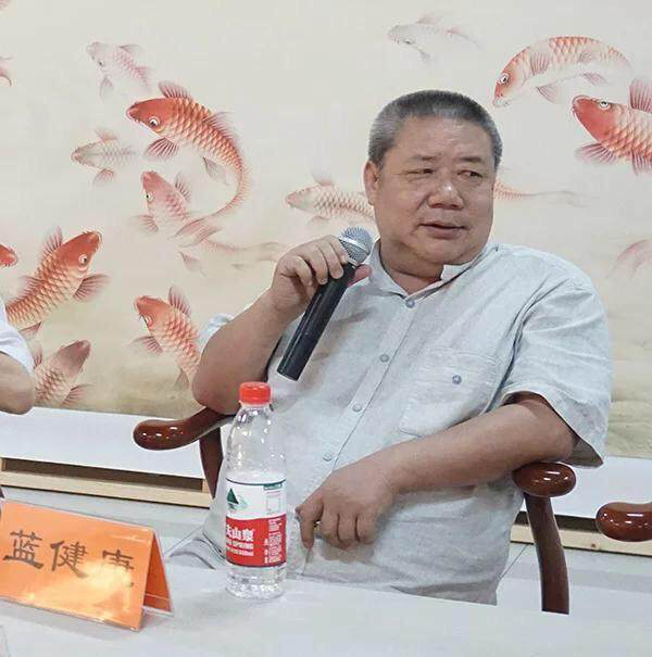 收藏誰的魚畫好？中美協(xié)藍健康，這位廣西畫家把魚畫活了